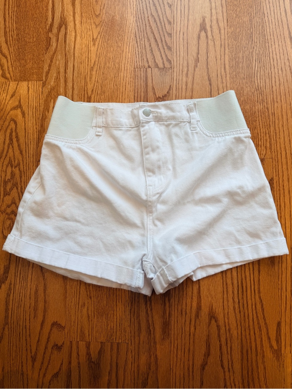 ✨ NEW Women’s Maternity White Stretch Waistband Shorts - Small ✨